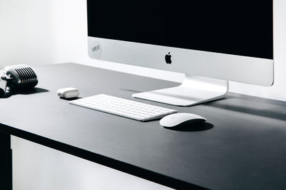 Matt - Height-Adjustable Desk with PerfectSense® Matt Surface